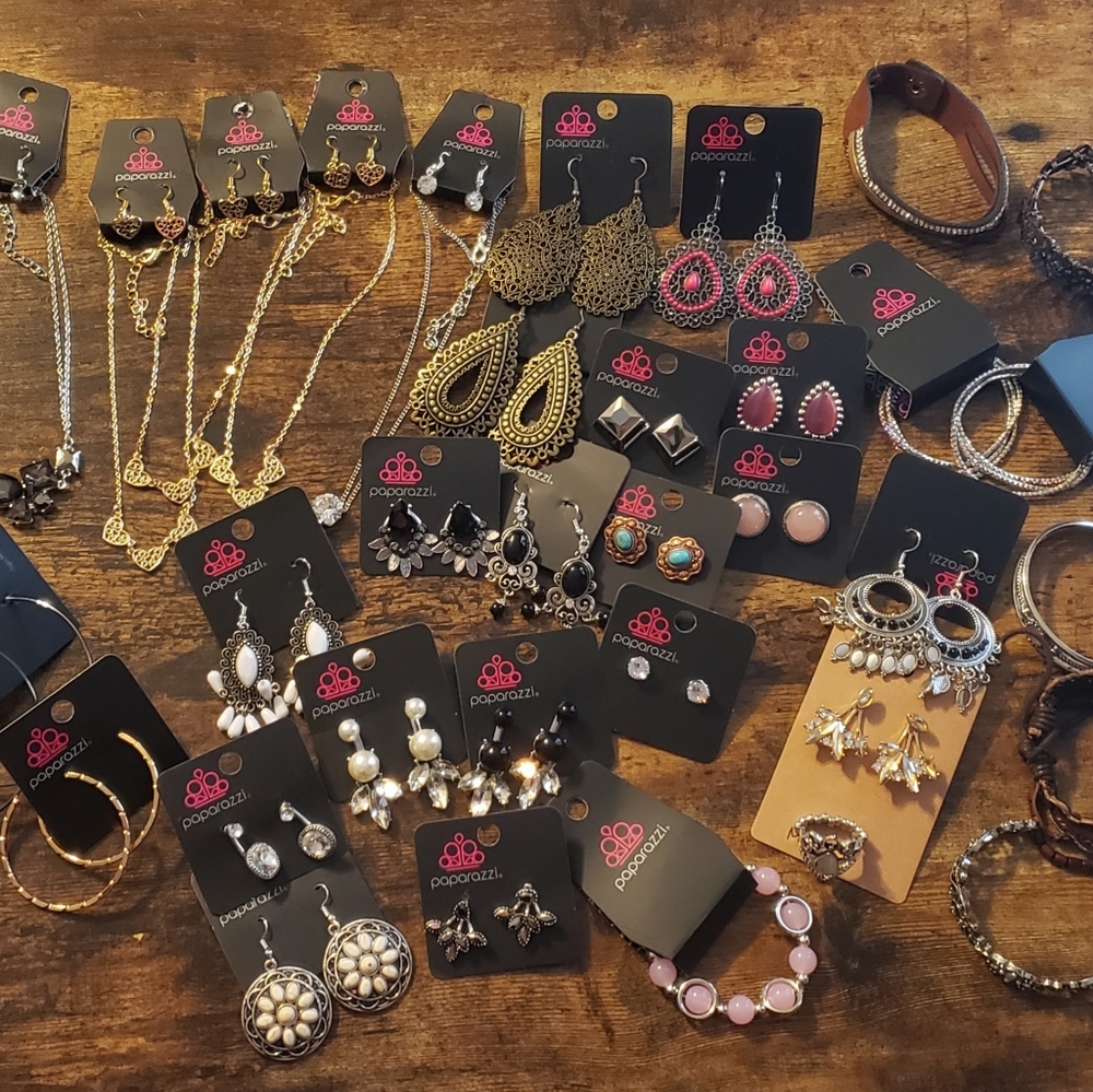 Paparazzi Jewelry Earrings Bracelet Necklace 33pcs